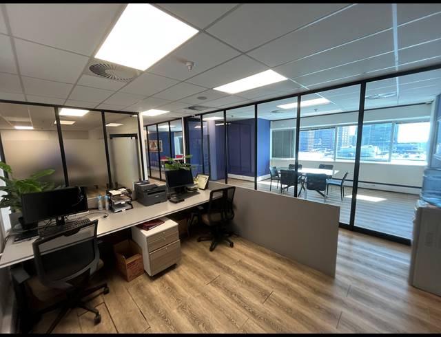 166M² OFFICE TO LET IN FORESHORE